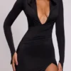 Vestido largo de manga larga con capucha Desdemona en negro