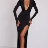 Vestido largo de manga larga con capucha Desdemona en negro