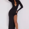 Vestido largo de manga larga con capucha Desdemona en negro