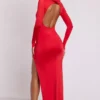Vestido largo de manga larga con capucha Desdemona en rojo fuego