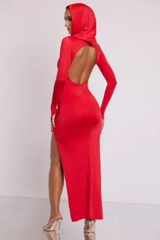 Vestido largo de manga larga con capucha Desdemona en rojo fuego