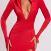 Vestido largo de manga larga con capucha Desdemona en rojo fuego