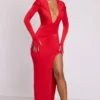 Vestido largo de manga larga con capucha Desdemona en rojo fuego