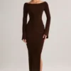 Vestido largo de manga larga con cuello barco y tejido de punto acanalado Isay en marrón chocolate