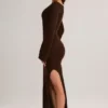 Vestido largo de manga larga con cuello barco y tejido de punto acanalado Isay en marrón chocolate
