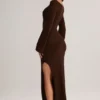 Vestido largo de manga larga con cuello barco y tejido de punto acanalado Isay en marrón chocolate