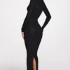Vestido largo de manga larga con escote pronunciado y tejido de modal acanalado Noa en negro