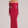 Vestido largo de manga larga con hombros descubiertos Depny en rojo cereza