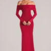 Vestido largo de manga larga con hombros descubiertos Depny en rojo cereza