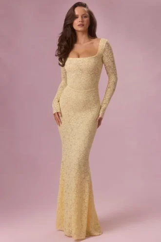 Vestido largo de manga larga de encaje Isolde en amarillo mantequilla