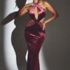 Vestido largo de terciopelo con cuello halter Adriana en color vino