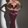 Vestido largo de terciopelo con cuello halter Adriana en color vino