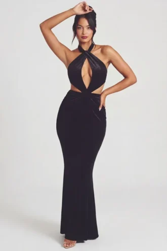 Vestido largo de terciopelo con cuello halter Adriana en negro azabache