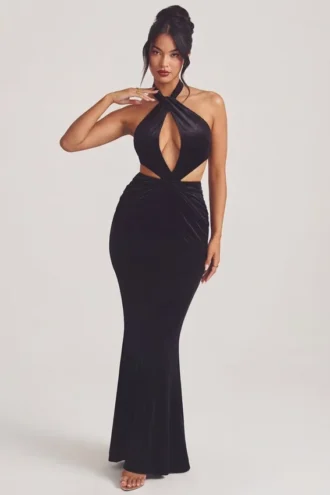 Vestido largo de terciopelo con cuello halter Adriana en negro azabache