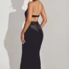 Vestido largo de terciopelo con cuello halter Adriana en negro azabache