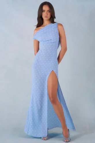 Vestido largo de un solo hombro Nivara con estampado de lunares azules