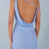 Vestido largo de un solo hombro Nivara con estampado de lunares azules