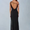 Vestido largo de un solo hombro Nivara en negro