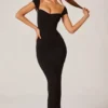 Vestido largo Dolcezza con escote corazón en negro