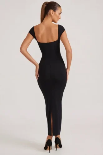 Vestido largo Dolcezza con escote corazón en negro
