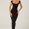 Vestido largo Dolcezza con escote corazón en negro