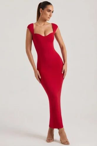 Vestido largo Dolcezza con escote corazón en rojo