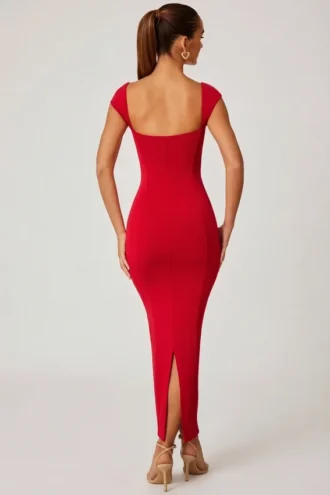 Vestido largo Dolcezza con escote corazón en rojo