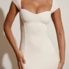 Vestido largo Dolcezza de modal con cuello corazón y mangas casquillo en color marfil