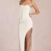 Vestido largo drapeado con escote bandeau Caliane en color marfil