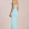 Vestido largo Elanora con escote en V profundo en color aguamarina suave