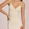 Vestido largo Elanora con escote en V profundo en color marfil