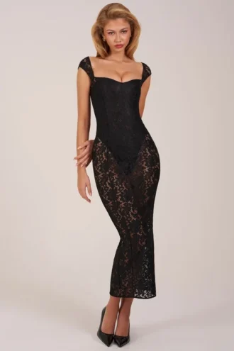 Vestido largo Elisa con cuello corazón en negro