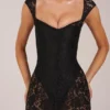 Vestido largo Elisa con cuello corazón en negro