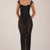 Vestido largo Elisa con cuello corazón en negro