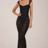 Vestido largo Elisa con cuello corazón en negro