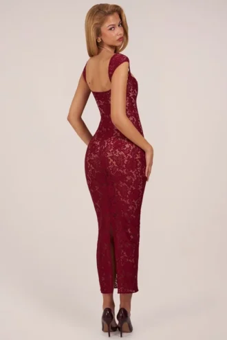 Vestido largo Elisa con escote corazón en rojo cereza