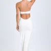 Vestido largo Elisana con cuello halter y ribete de encaje modal en blanco