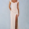 Vestido largo Elva de modal con cuello corazón y cintura fruncida en color marfil