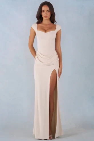 Vestido largo Elva de modal con cuello corazón y cintura fruncida en color marfil