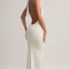 Vestido largo Hallie de modal con cuello halter en blanco