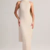 Vestido largo halter con detalle de bufanda de punto acanalado Dree en color crema