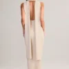 Vestido largo halter con detalle de bufanda de punto acanalado Dree en color crema