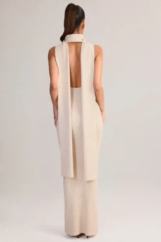 Vestido largo halter con detalle de bufanda de punto acanalado Dree en color crema