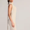 Vestido largo halter con detalle de bufanda de punto acanalado Dree en color crema