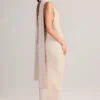 Vestido largo halter con detalle de bufanda de punto acanalado Dree en color crema