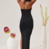 Vestido largo hasta los pies con cuello halter y aberturas Oceane en negro
