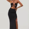 Vestido largo hasta los pies con cuello halter y aberturas Oceane en negro