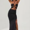 Vestido largo hasta los pies con cuello halter y aberturas Oceane en negro