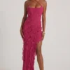 Vestido largo hasta los pies con volantes y tirantes cruzados de calicó en fucsia