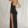 Vestido largo Indi con cuello halter en negro